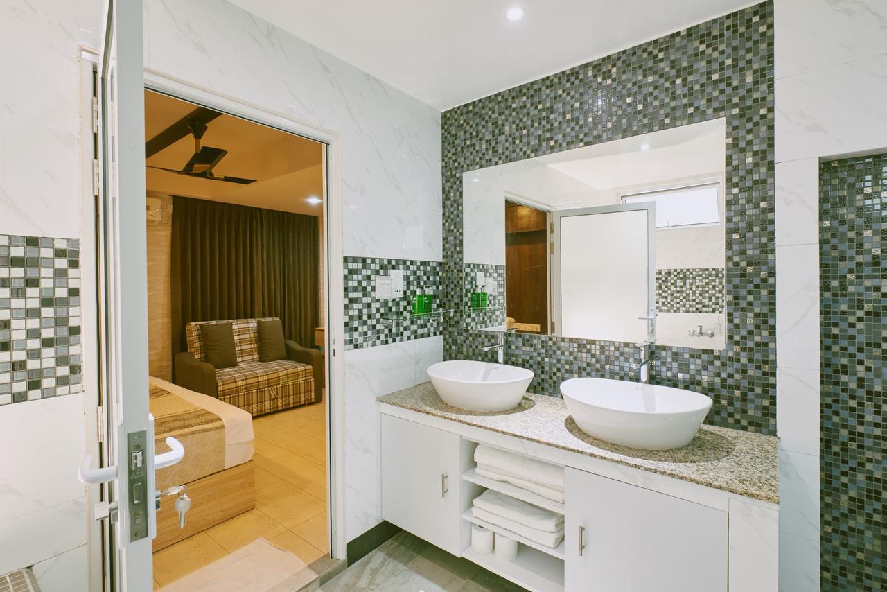 Nb Grand Hotel Hulhumale Exterior photo